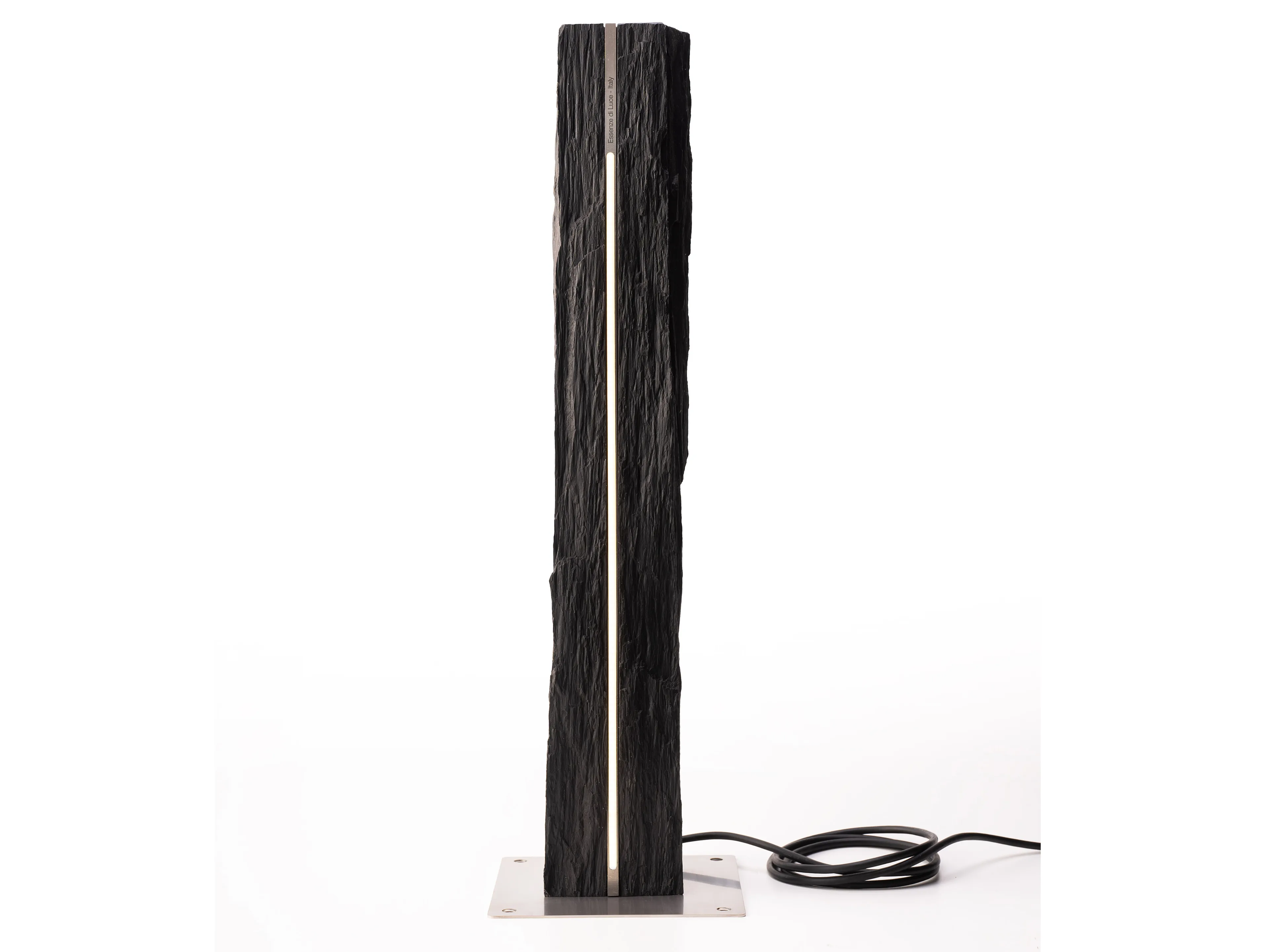 STAKE – עמוד תאורה מאבן טבעית לשבילים וגינות STAKE – עמוד תאורה מאבן טבעית לשבילים וגינות