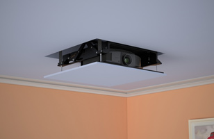 מעליות למקרנים