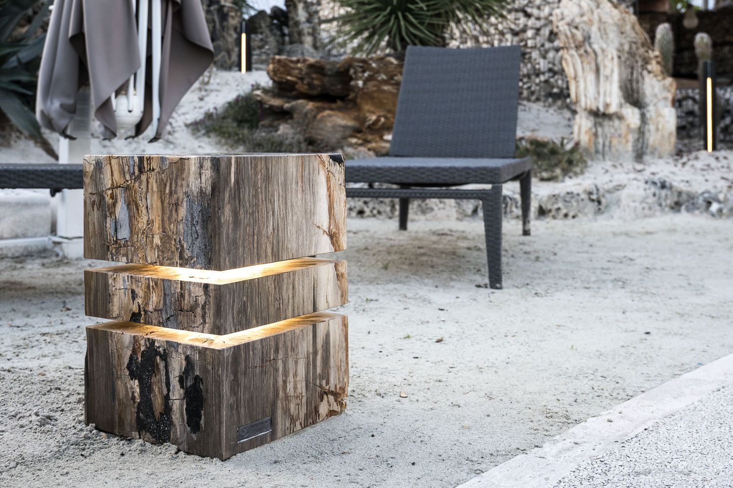 Menhir Minimal outdoor lighting