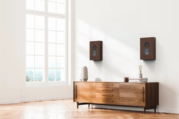 Monitor Audio Silver On-Wall 8G European Walnut wall speakers